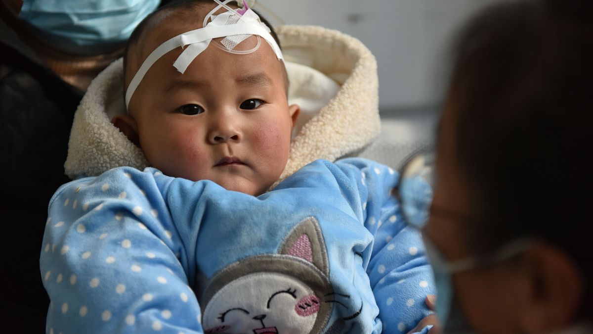 la cina cambia rotta da un figlio obbligatorio ai sussidi per ogni neonato ma i soldi non bastano