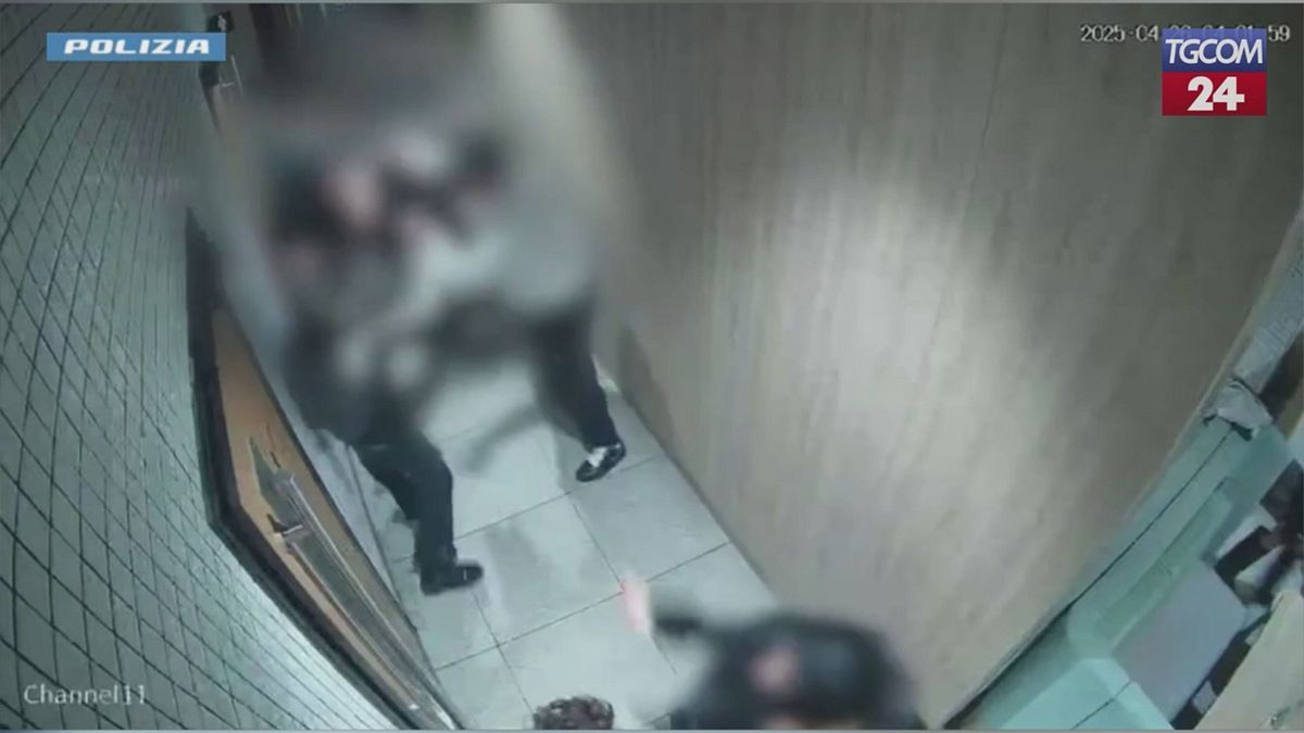 catania pestaggio omofobo in un fast food fermati un 19enne e un 21enne
