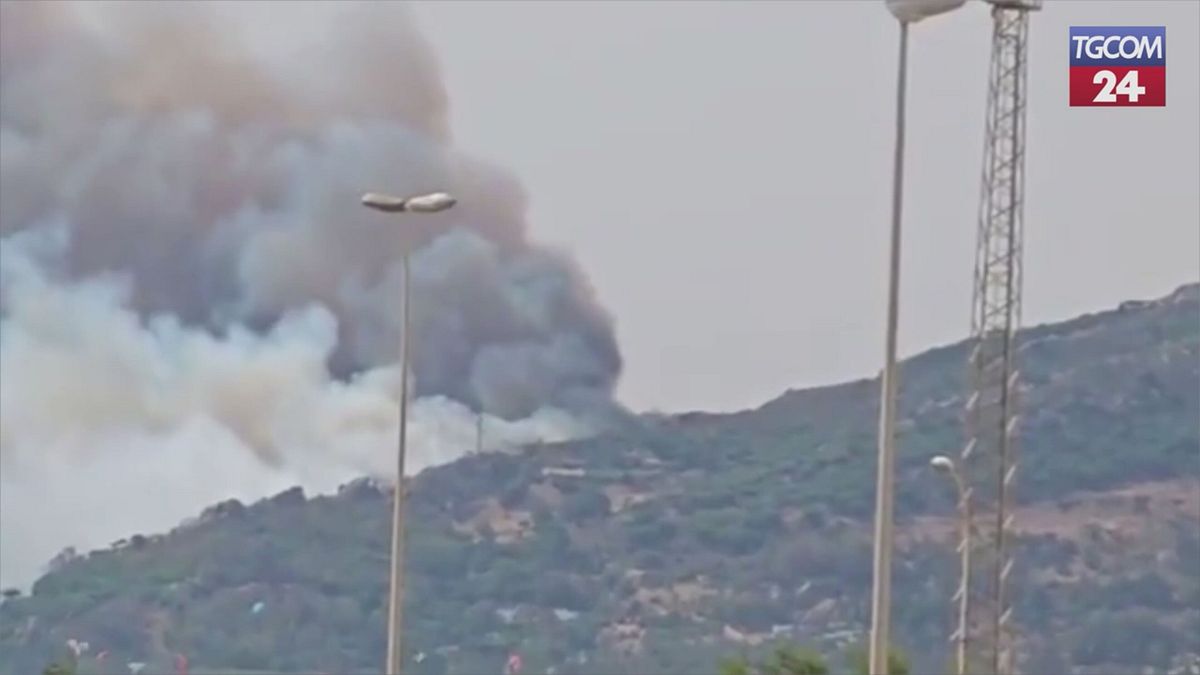 spagna incendio a tarifa evacuazioni di massa