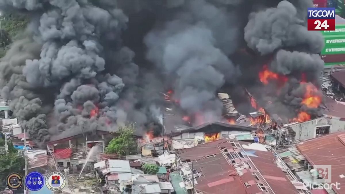 manila enorme incendio in una zona residenziale sfollate 1500 famiglie