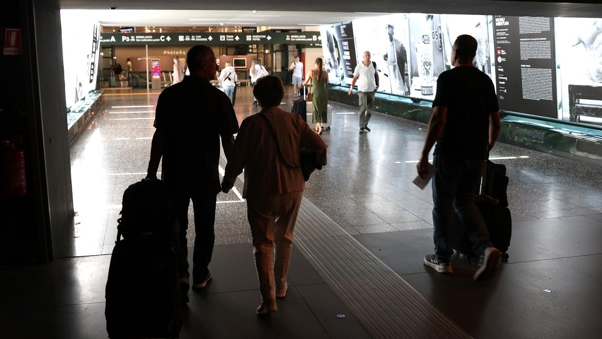 quindicenne inglese sale sul volo sbagliato e arriva a malpensa