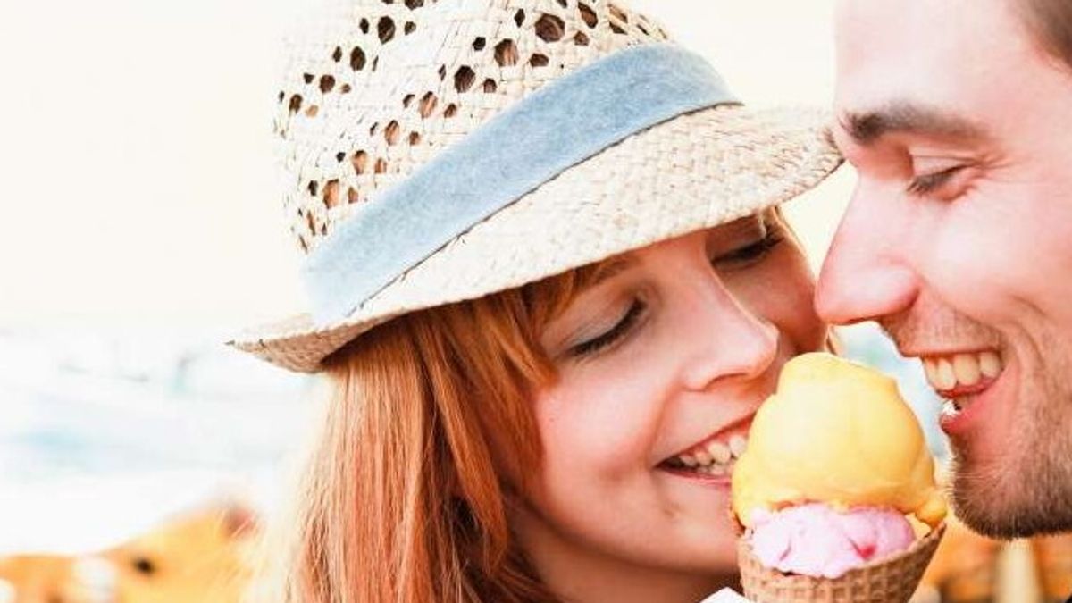 Yaz aylarında flört etmenin beş nedeni iyi (gerçekten)