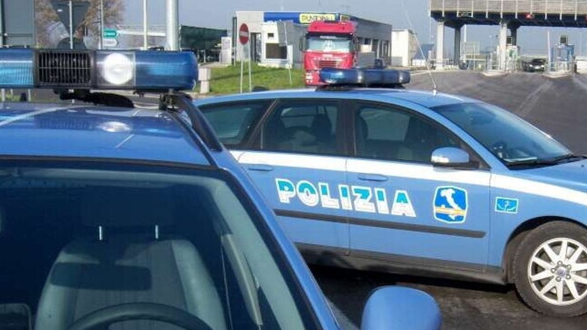 modena 18enne in contromano sull a1 con un apecar evitata la tragedia grazie alla polstrada