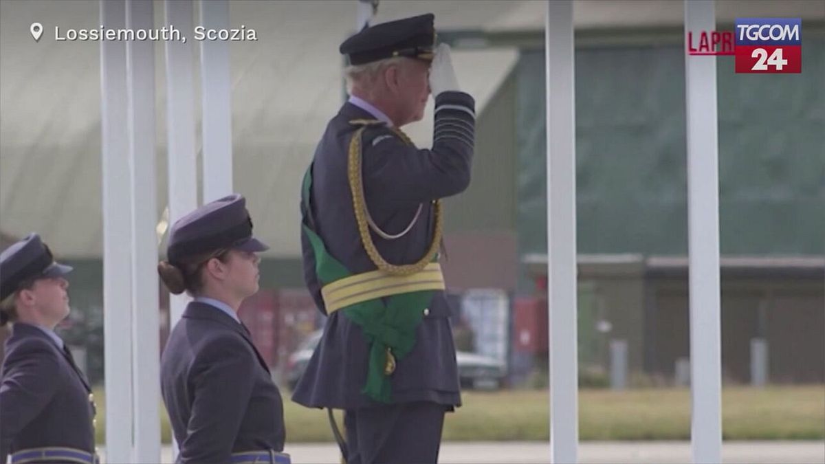 scozia re carlo iii visita la base raf di lossiemouth