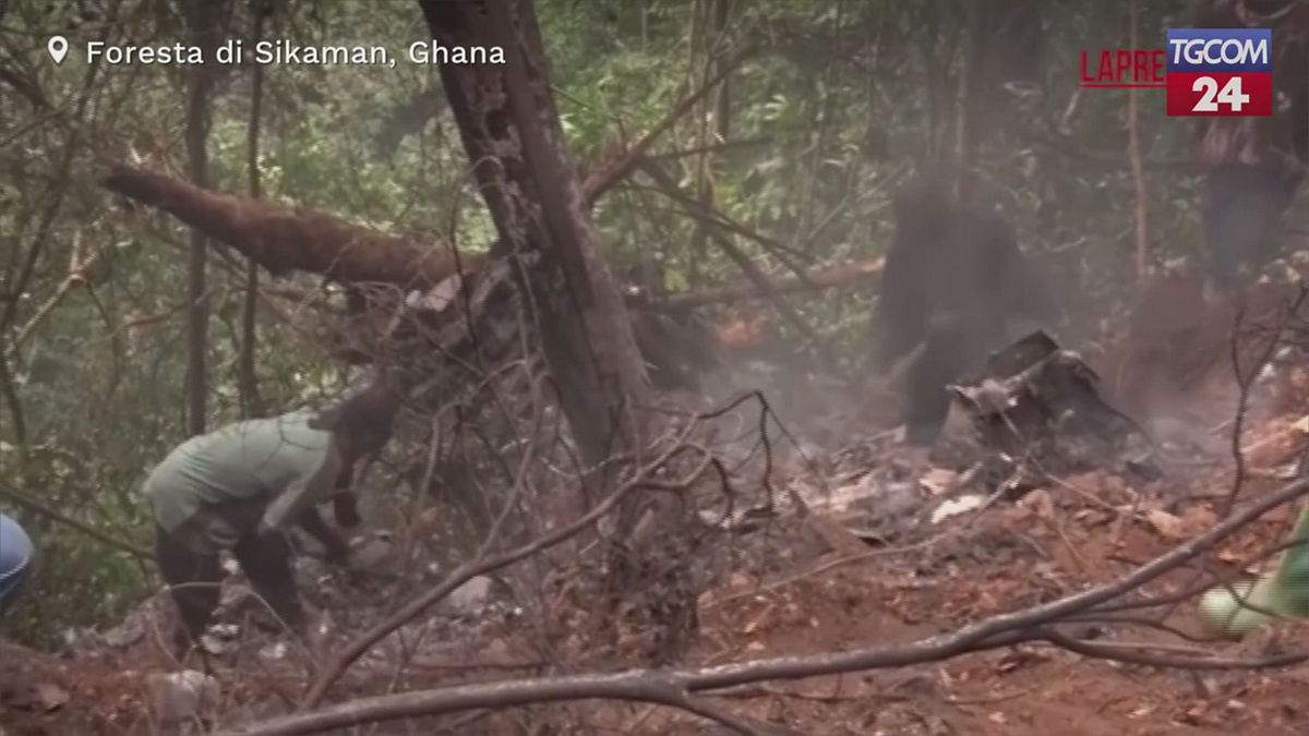 ghana i ministri della difesa e dell ambiente morti in un incidente in elicottero