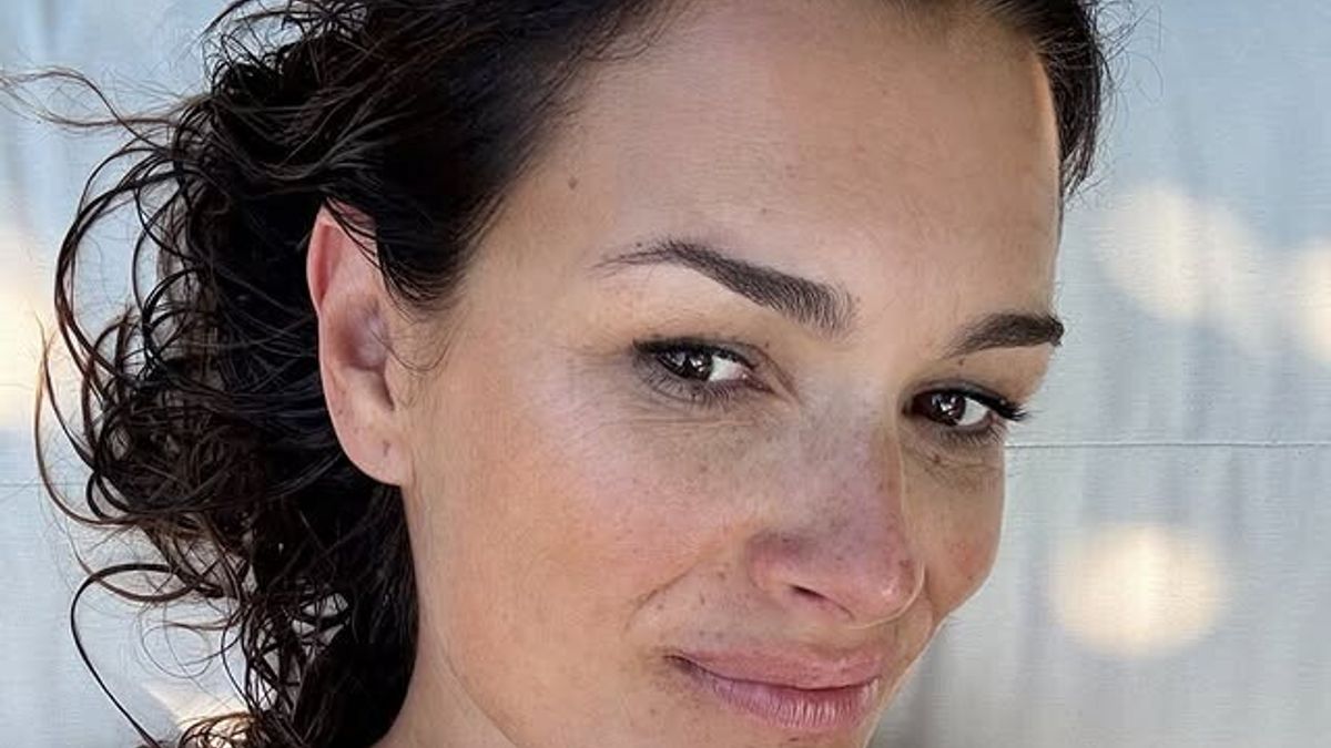 Alena Seredova al mare con la famiglia