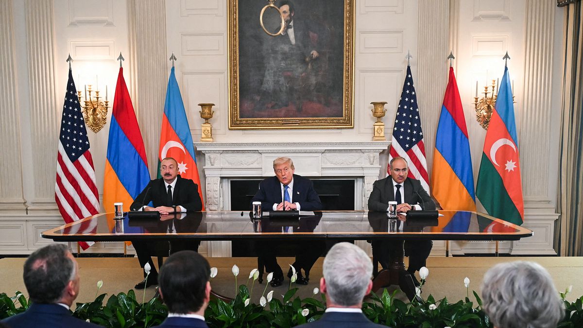 Azerbaijan e Armenia firmano l
