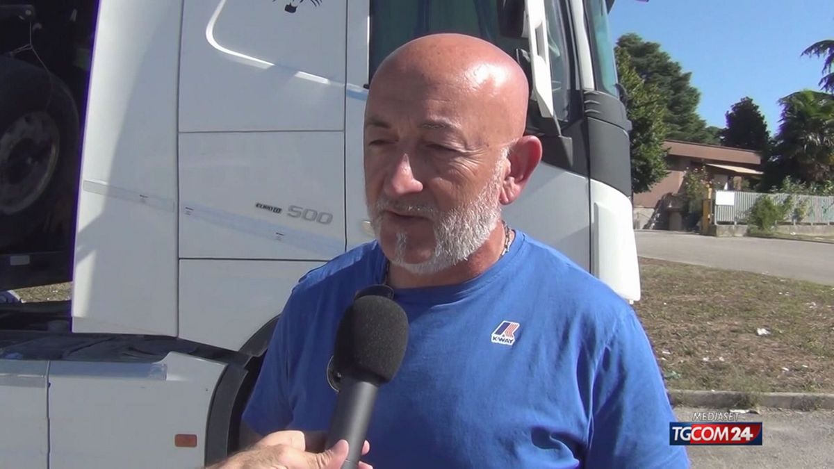 camionista ferma auto contromano e salva vite ma non sono un eroe
