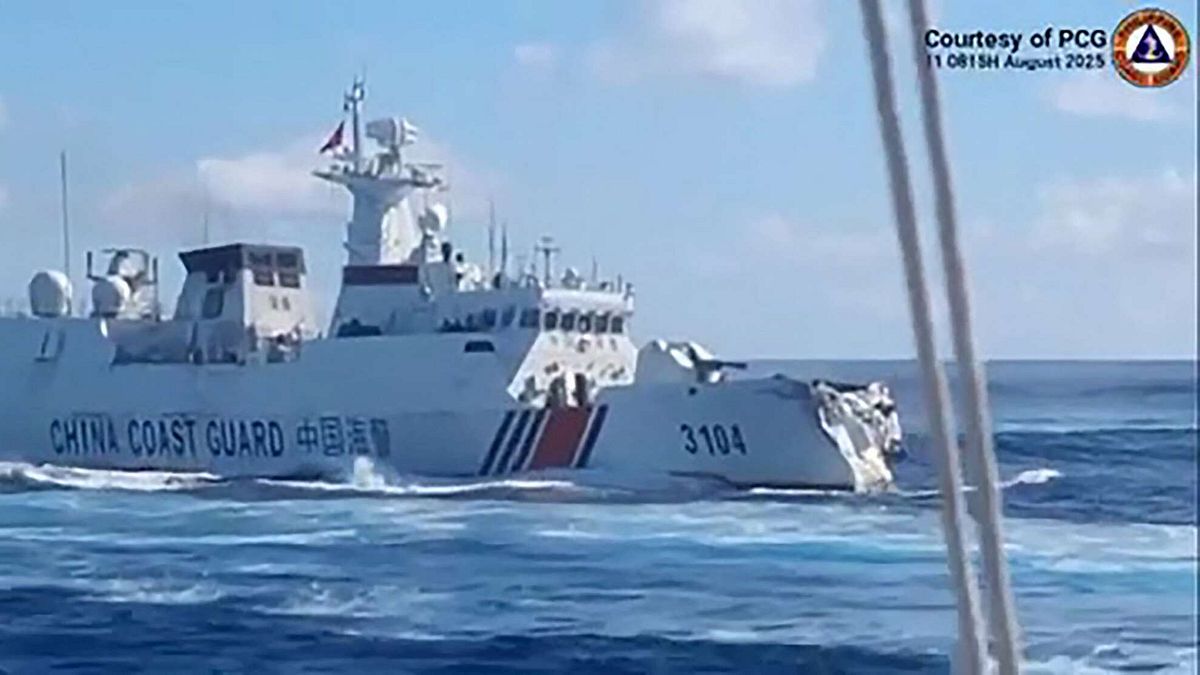collisione tra due navi cinesi durante inseguimento a motovedetta filippina