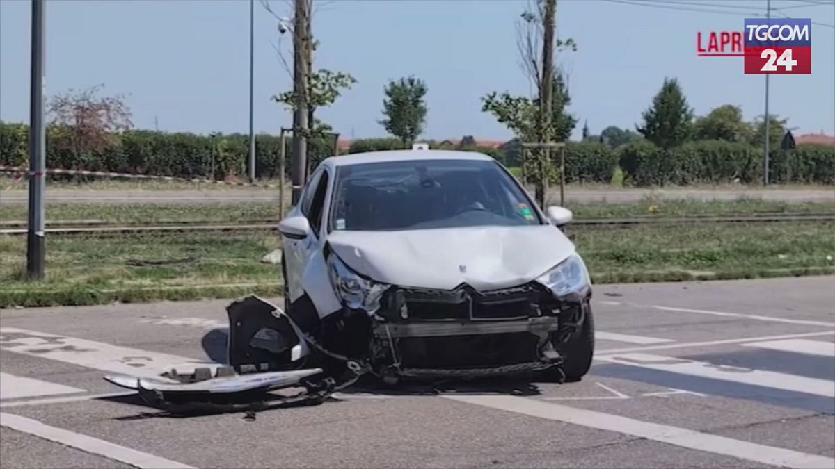 anziana travolta e uccisa da un auto pirata a milano la vettura abbandonata in strada