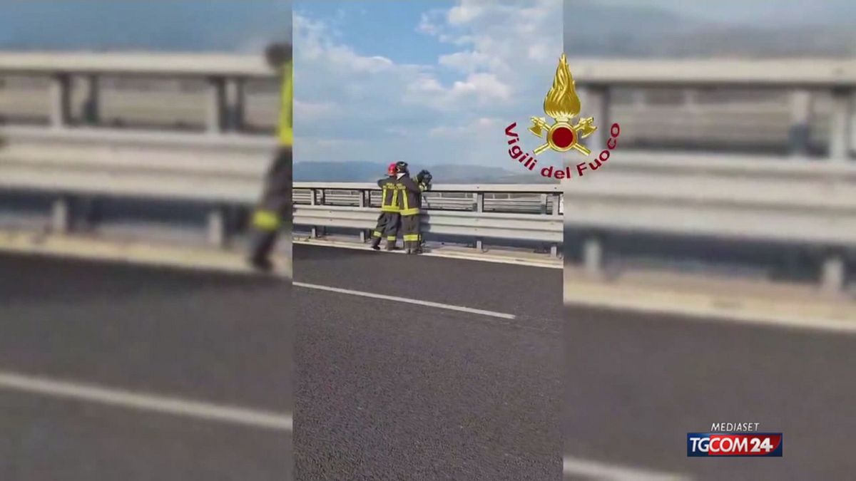 autocisterna di gpl a fuoco sulla a1 chiuso il tratto tra orte e la diramazione di roma