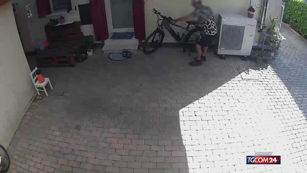 Treviso, pubblica il video del furto della bici e il ladro lo denuncia