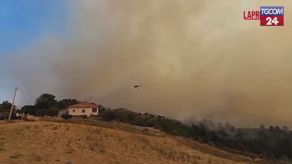 incendi in albania muore anziano evacuati turisti e villaggi