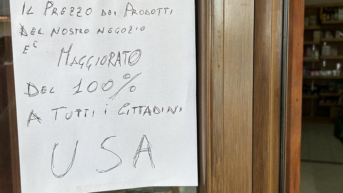 cartello anti dazi in una panetteria del cilento per i cittadini usa prezzo maggiorato del 100
