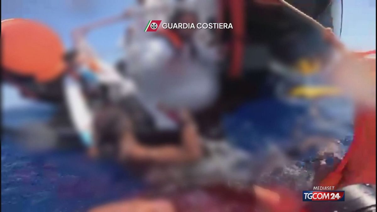 lampedusa altri sbarchi di migranti sull isola