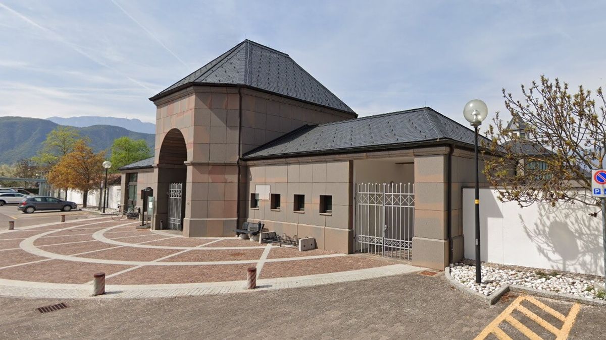al cimitero di laives bolzano manca il becchino si provvede alla sepoltura fai da te