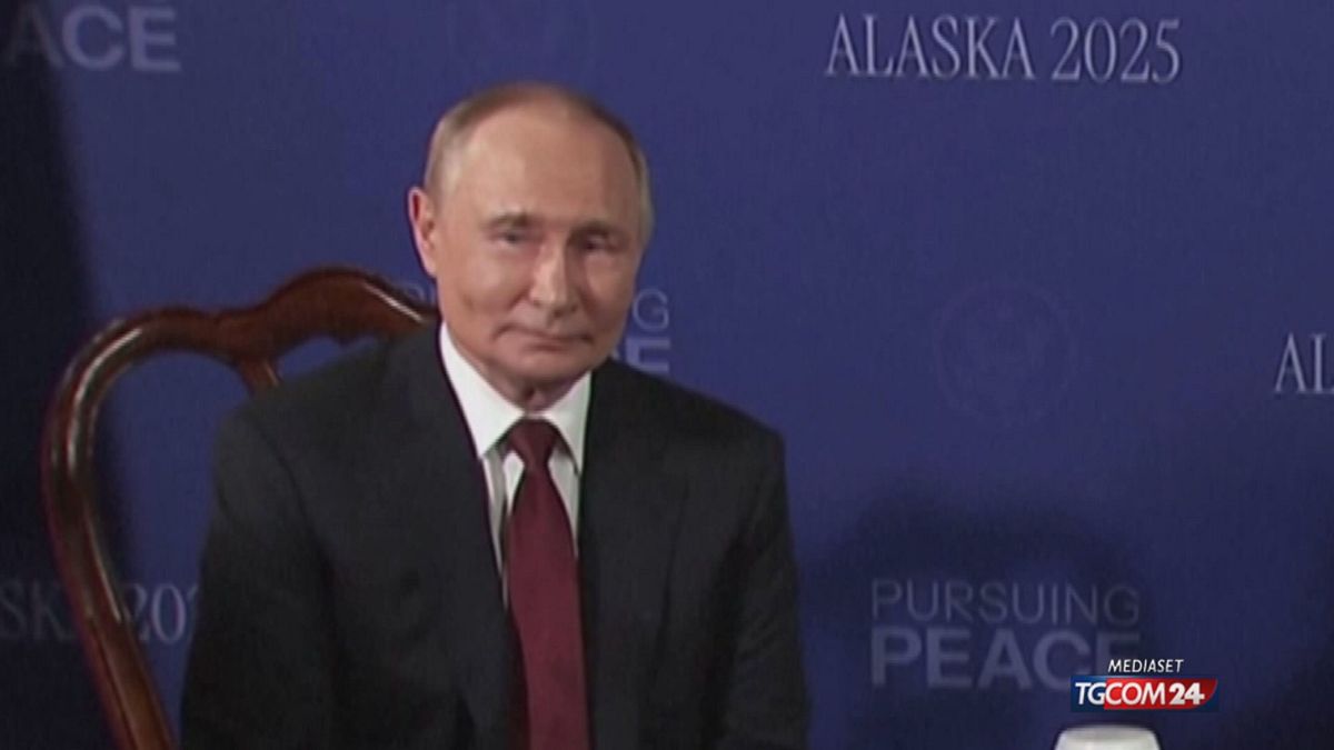 dalle espressioni di putin ai pasti serviti le note di colore del vertice in alaska