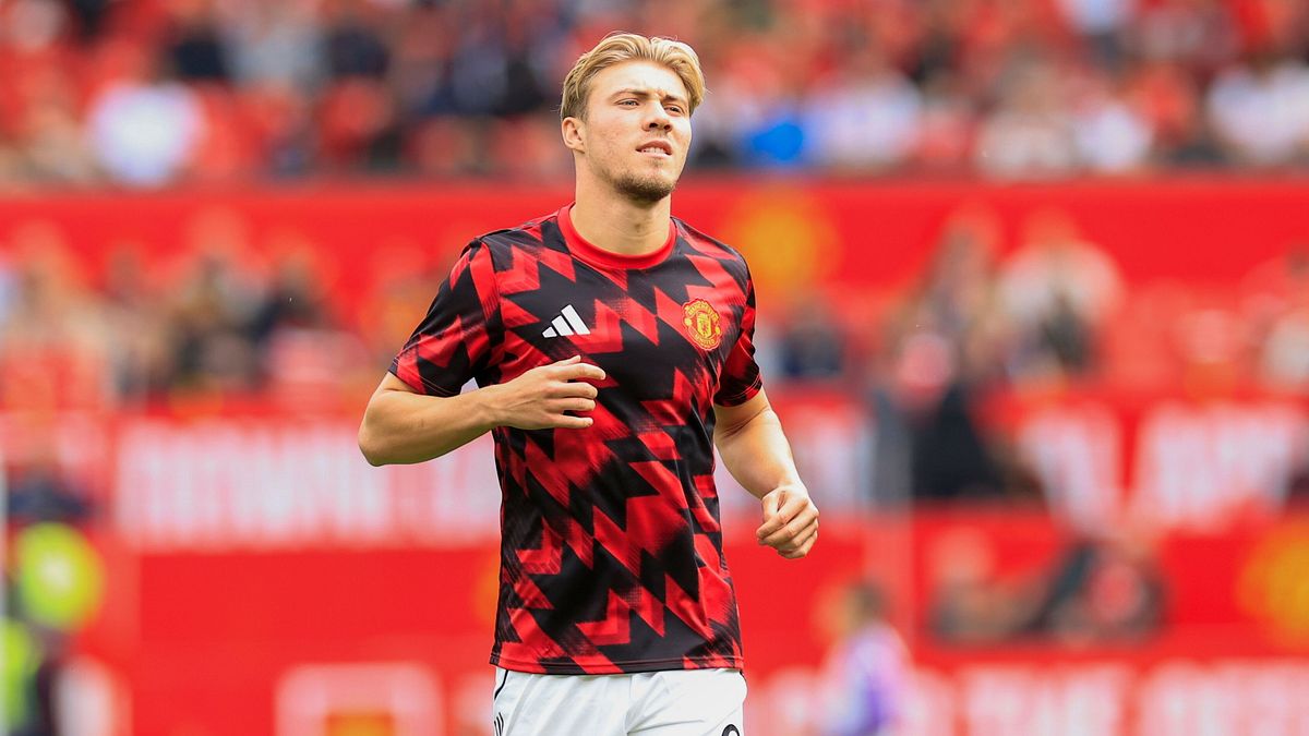 Rasmus Hojlund chính thức rời Man Utd sau trận thua Arsenal, HLV Ruben Amorim cấp tốc tìm người thay
