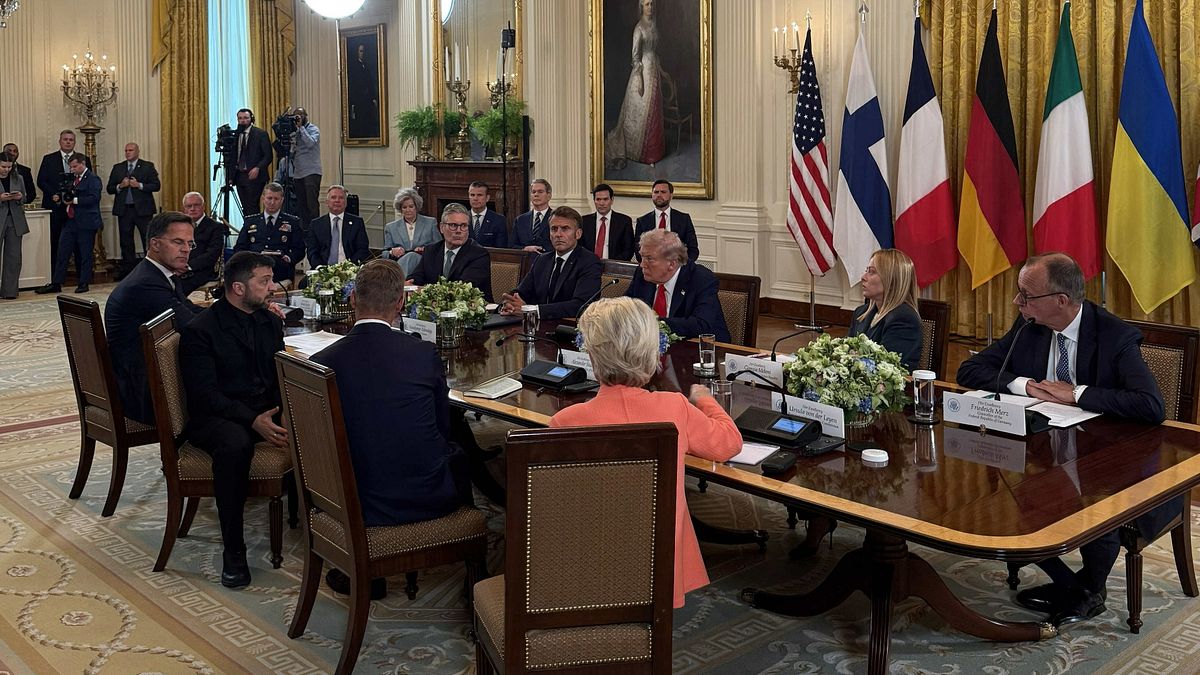 Putin dice sì al bilaterale con Zelensky: si terrà entro agosto, poi il trilaterale con Trump | Macron scettico | Tajani: "Accolta la proposta italiana"