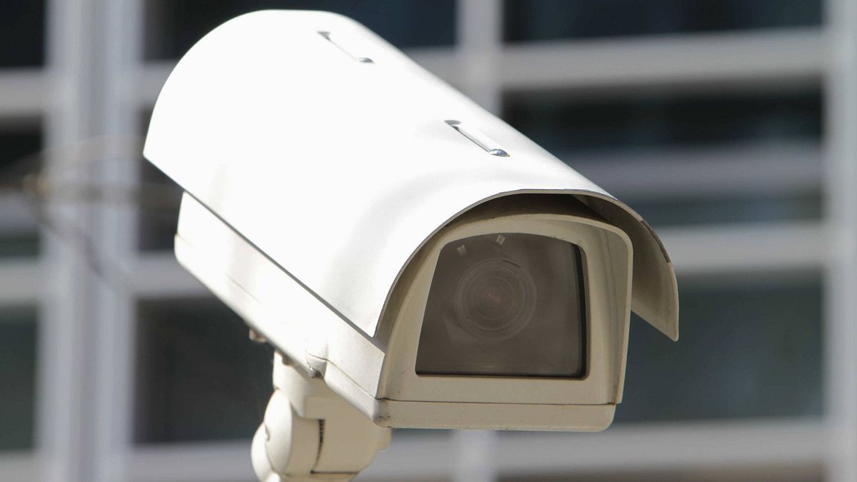 telecamere di sorveglianza a rischio hacker cosa ci insegna il caso de martino e come proteggersi