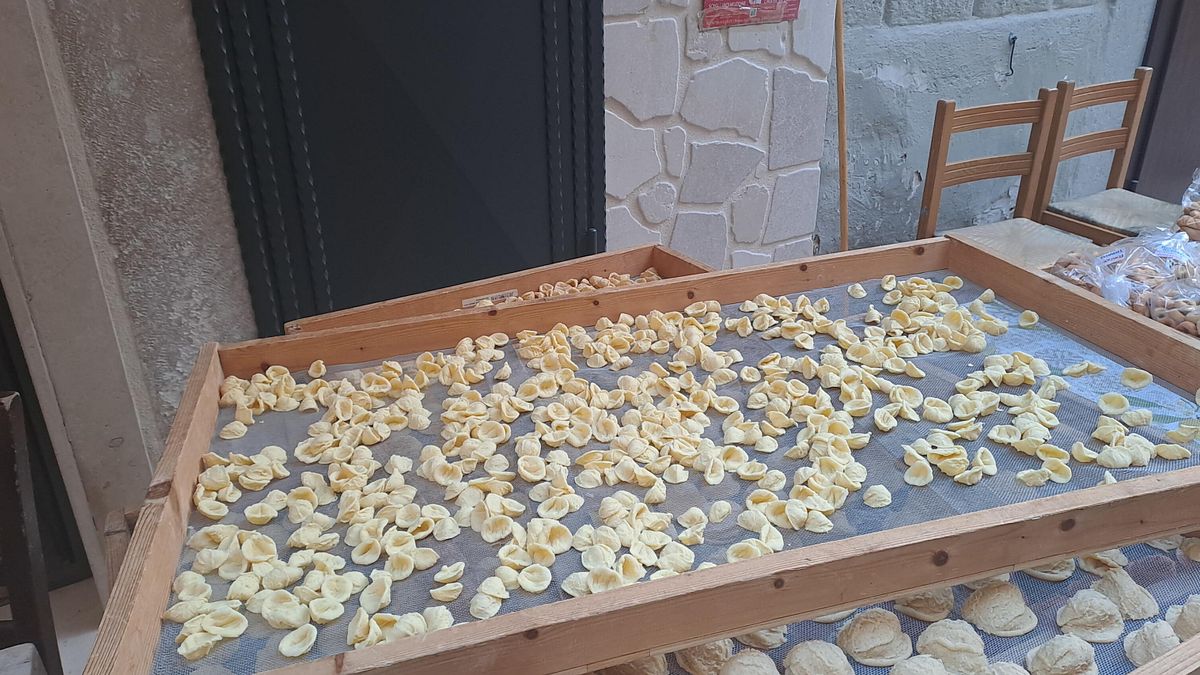 La "guerra delle orecchiette" a Bari vecchia: le pastaie protestano dopo i sequestri