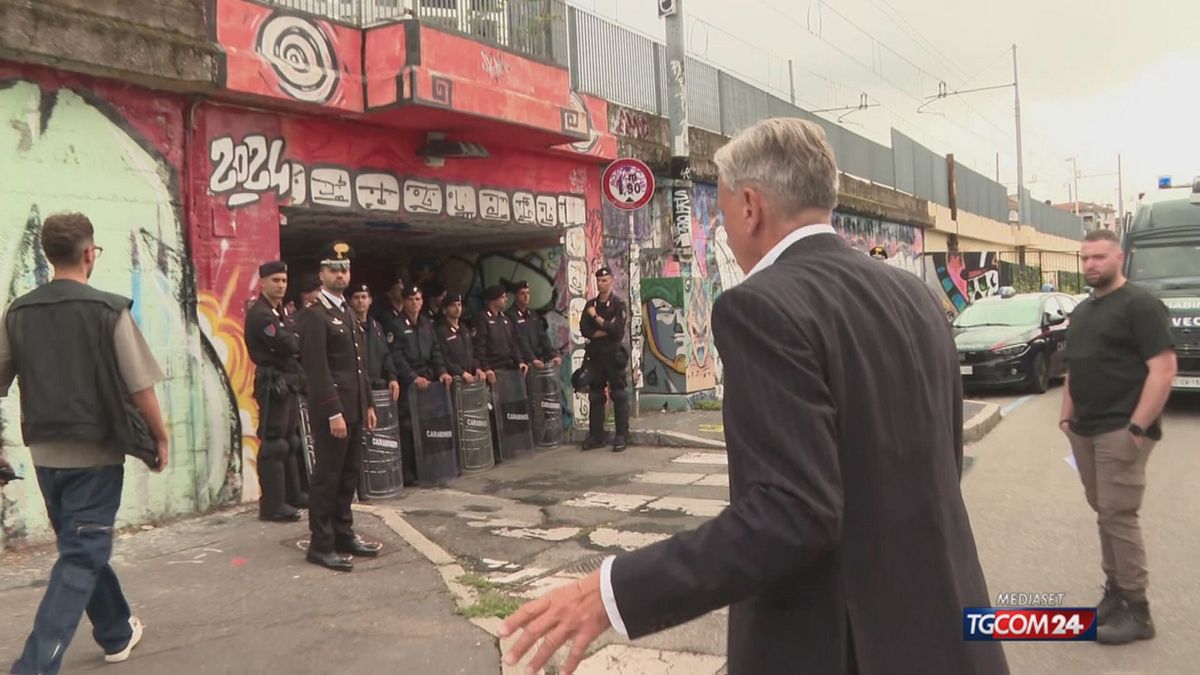 Milano, sgomberato il centro sociale Leoncavallo