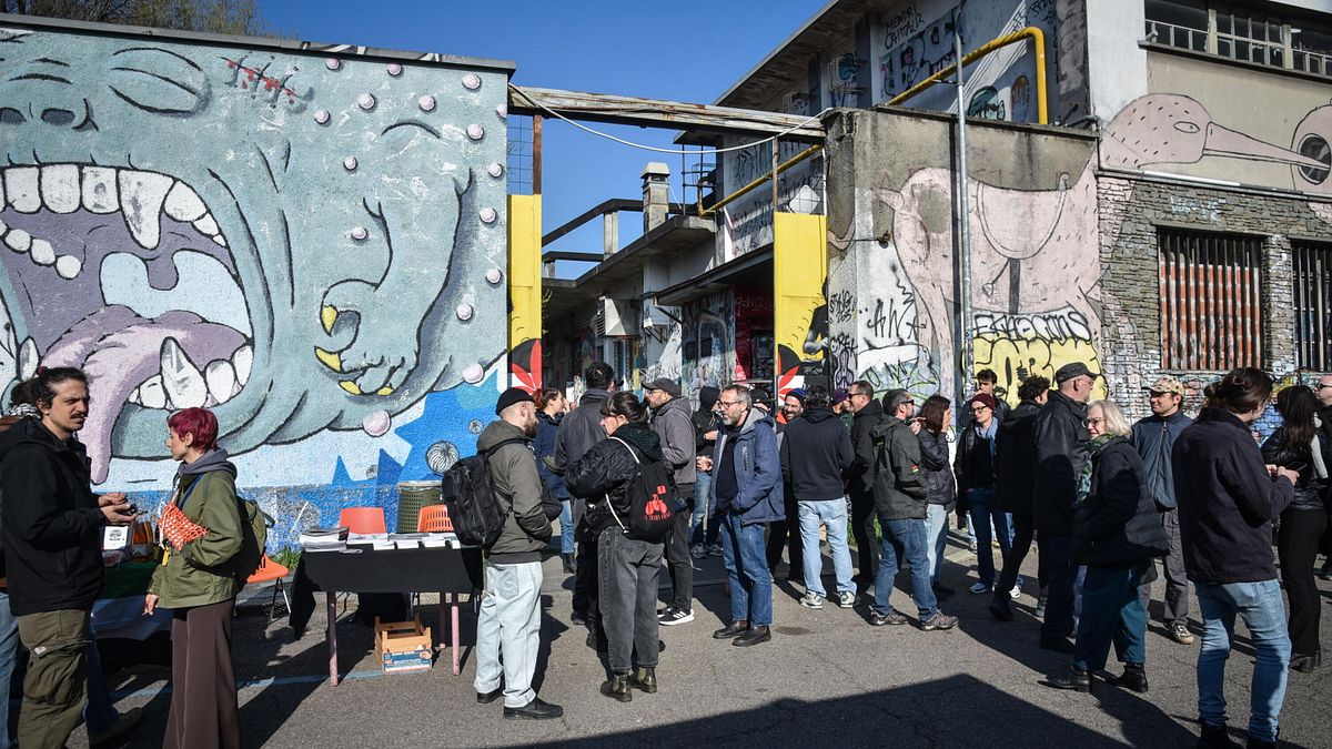 Leoncavallo açık, Long Live the Leoncavallo. Milanese Sosyal Merkezinin Kısa Tarihi Mükemmellik