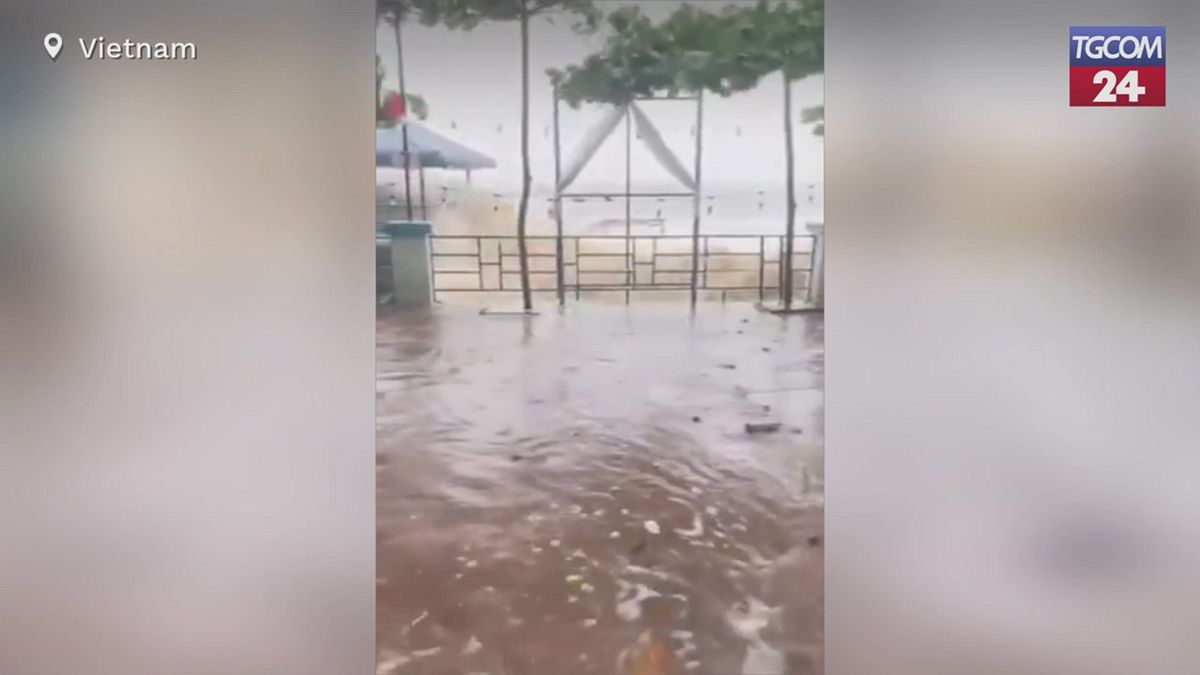 vietnam tifone kajiki ha raggiunto le coste del paese venti fino a 166 km h