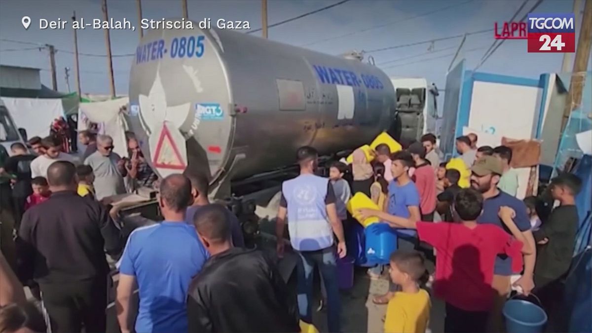 Gaza, crisi idrica: abitanti di Deir al Balah in coda per l