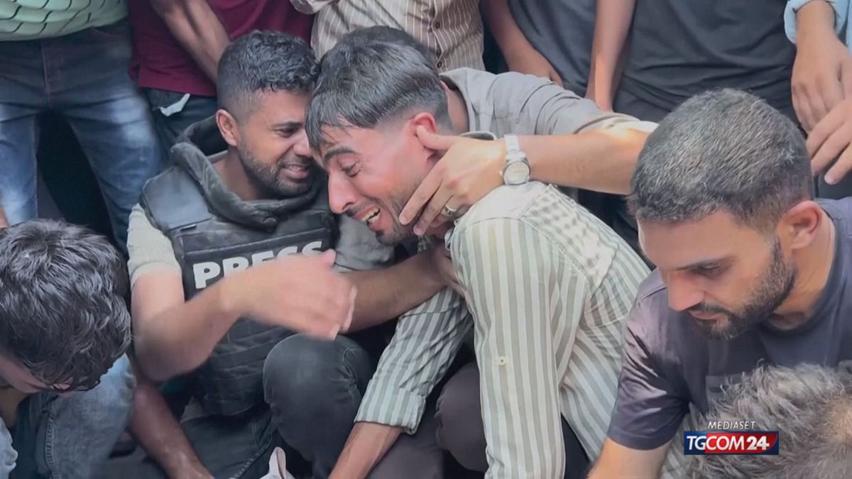 razzi israeliani sull ospedale ennesima strage di civili a gaza