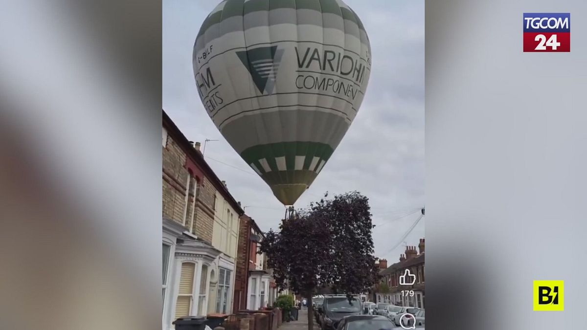 Gb, atterraggio di emergenza per la mongolfiera… in pieno centro