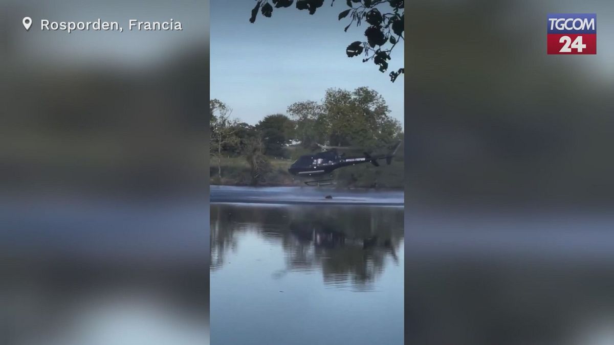 francia elicottero antincendio precipita in uno stagno