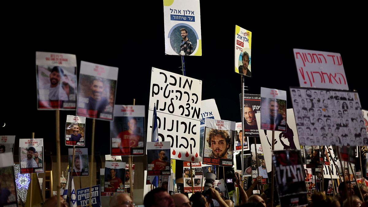 Tel Aviv, migliaia in piazza per chiedere un accordo sugli ostaggi e la tregua a Gaza | Israele: "L