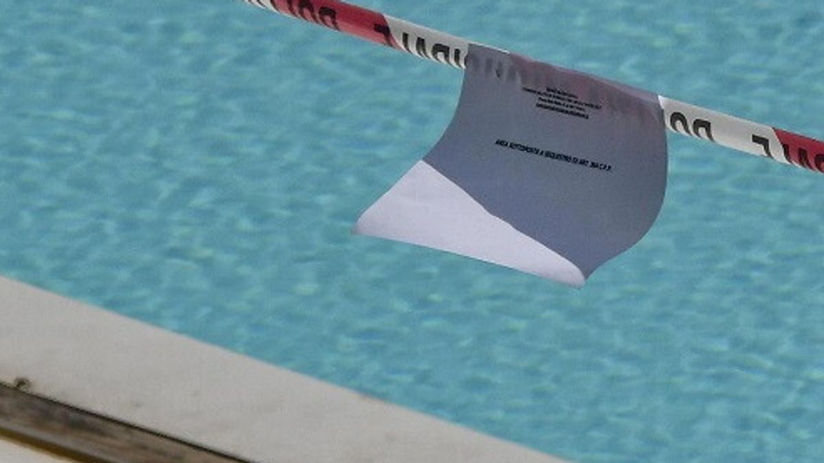 Omegna (Verbania), cade nella piscina del B&B: bimbo di tre anni muore dopo due giorni