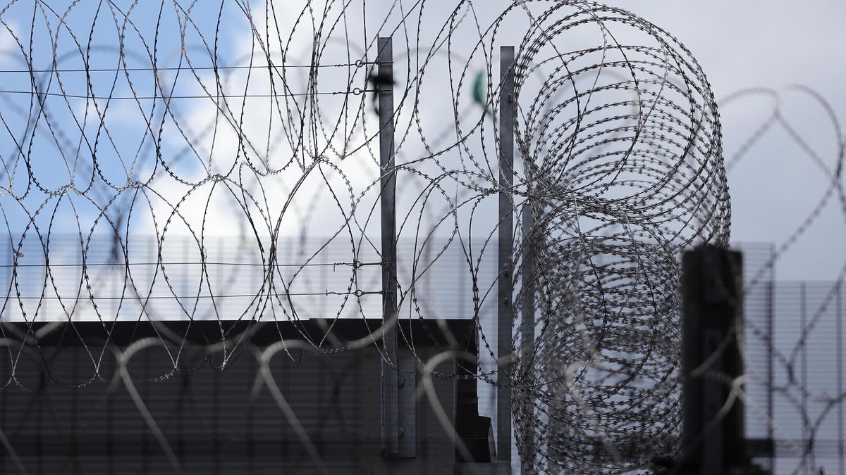 catania tentano di far di fare entrare cellulari in carcere con un drone
