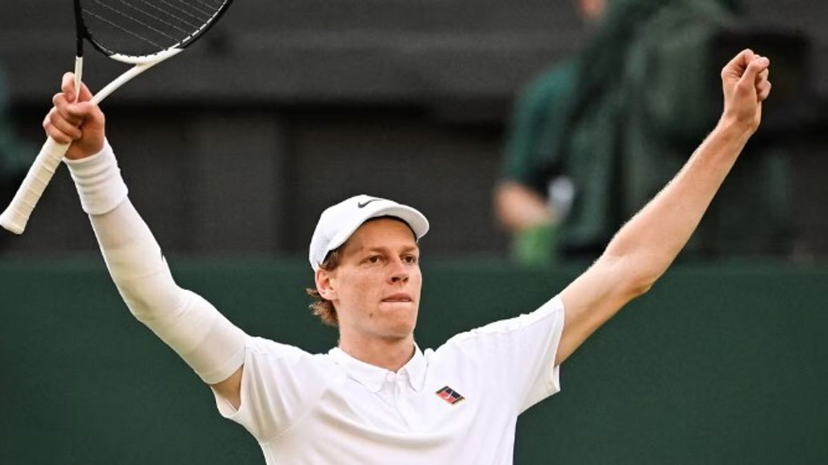 jannik sinner regala ai bambini i campi da tennis dove ha iniziato a giocare