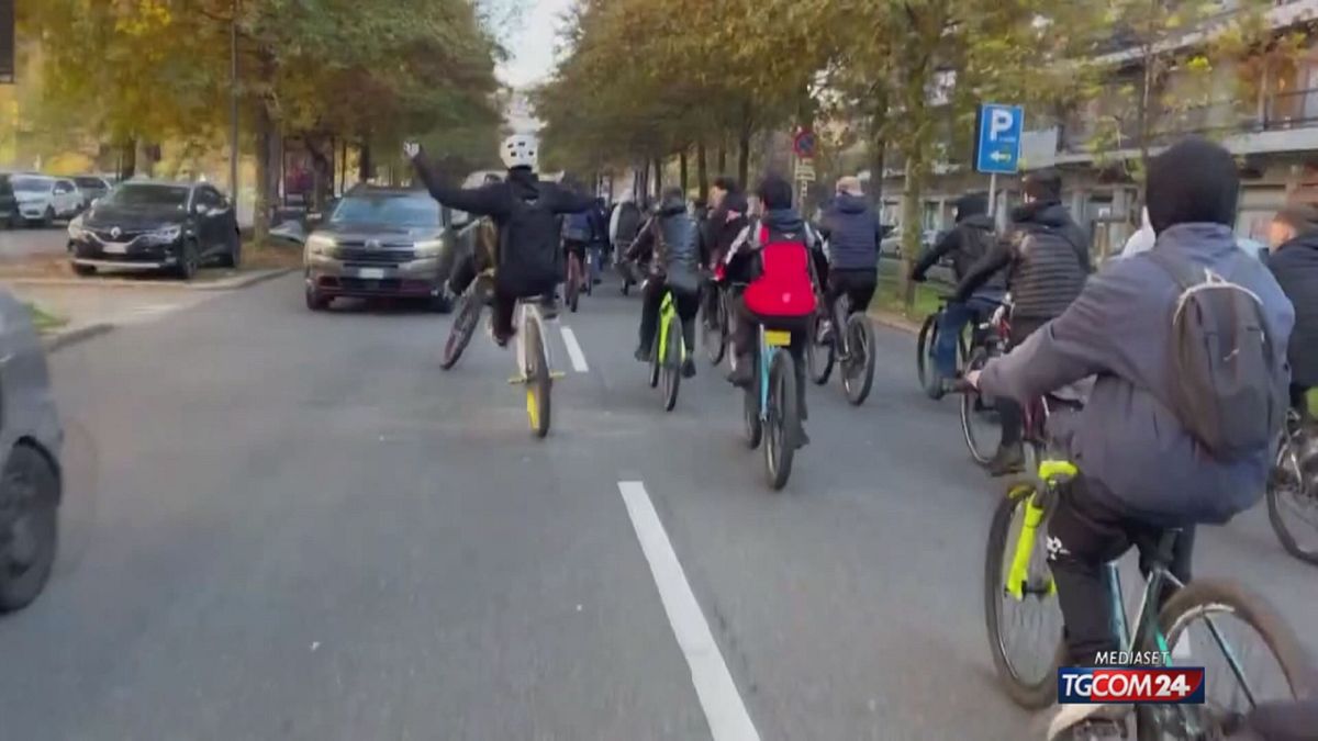 Montebelluna, raid in bici per i baby maranza. Il sindaco: "Dove sono i genitori?"
