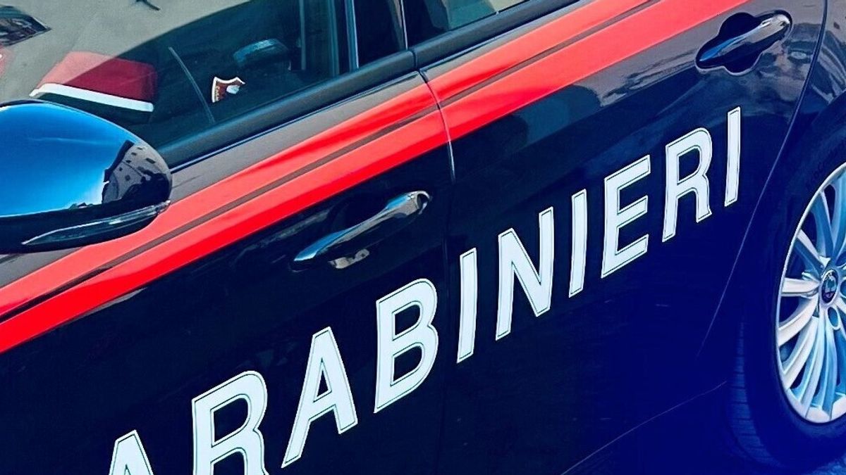 Foligno (Perugia), 11enne aggredita in pieno centro da un gruppo di baby bulli: la violenza ripresa coi cellulari