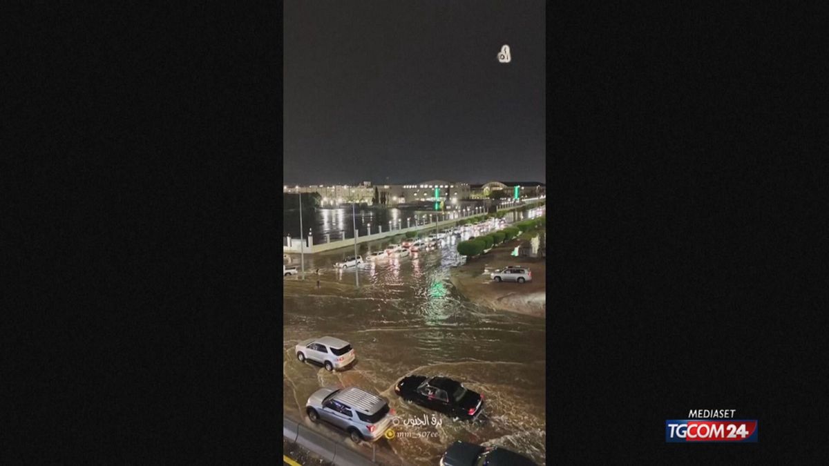 arabia saudita piogge torrenziali a taif citt224 in tilt