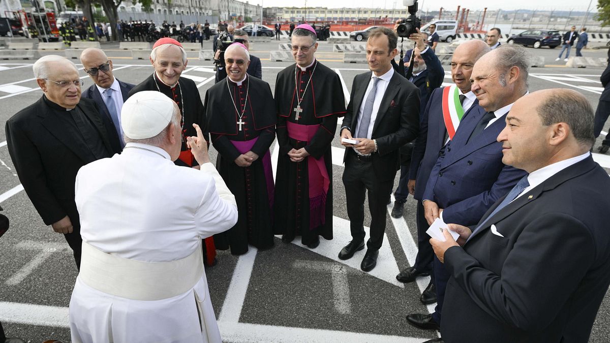 arrestato ed estradato in italia un terrorista di isis k giallo su un possibile attentato a papa francesco