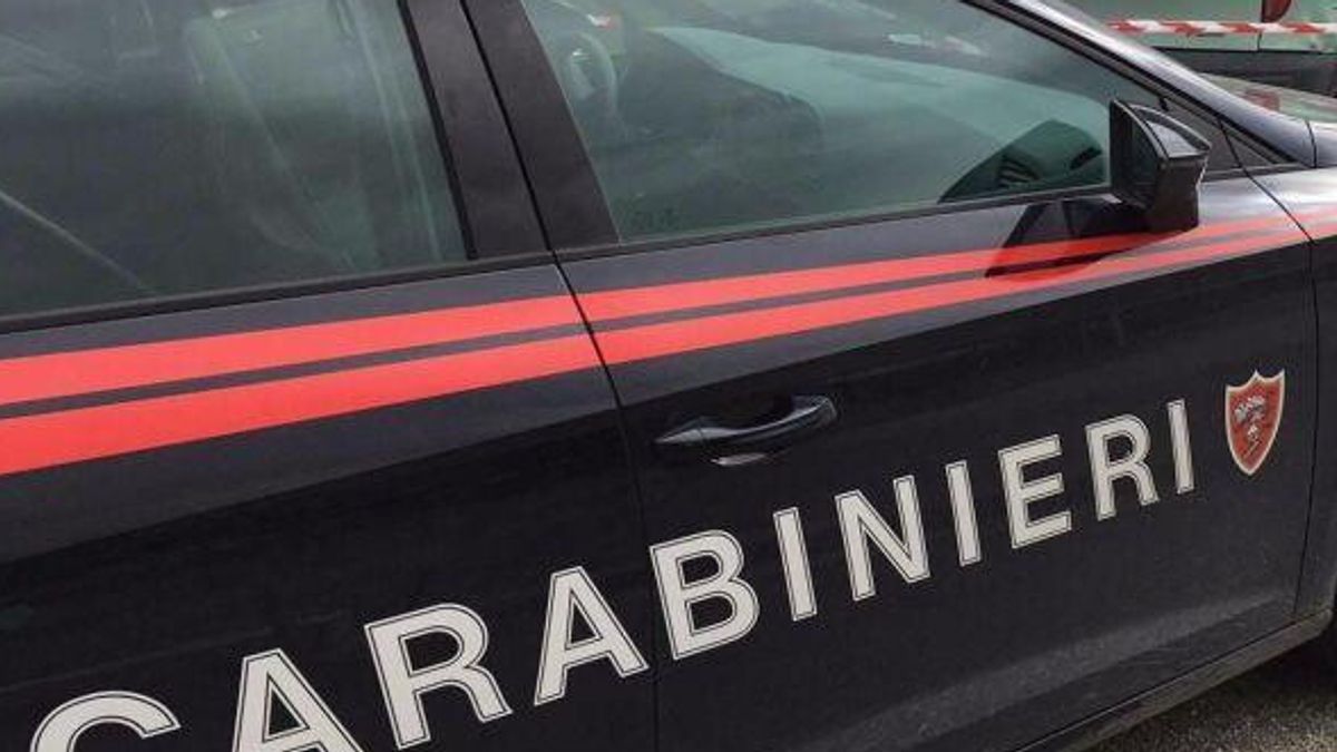 Tortoreto (Teramo), in sette picchiano un 18enne e abusano di una donna: arrestati