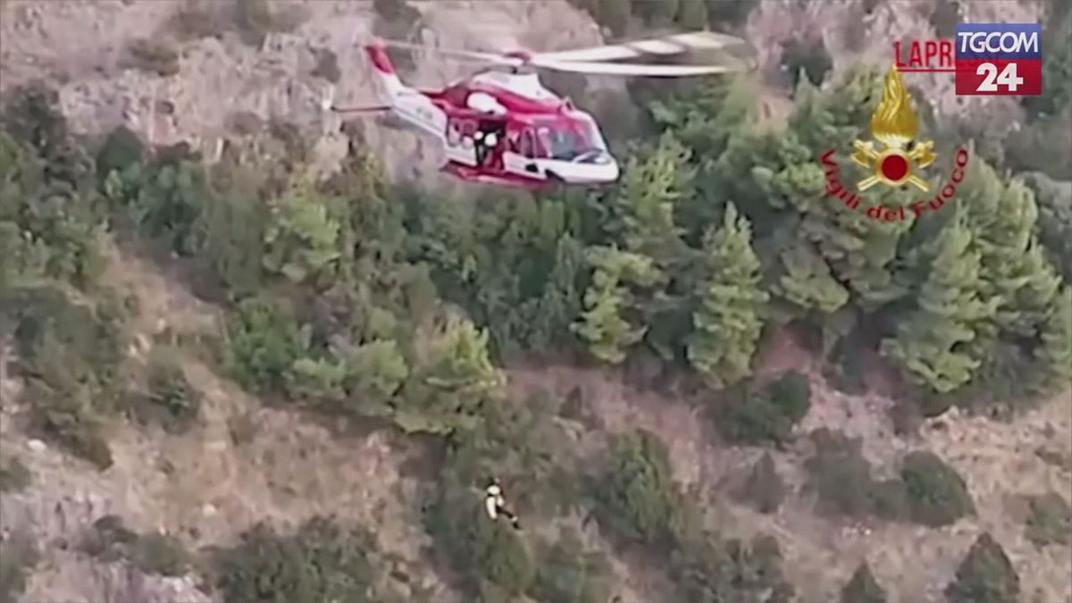potenza uomo bloccato nelle gole del canale di mezzanotte il salvataggio dai vigili del fuoco