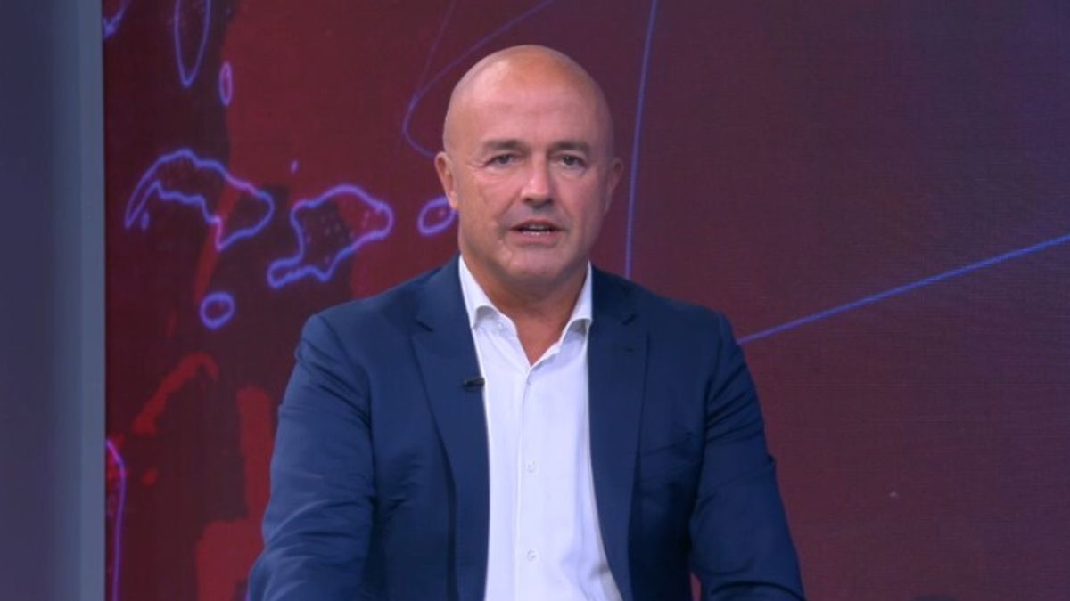 Gianluigi Nuzzi, TGCOM24'teki “Haber İçinde” sunuyor