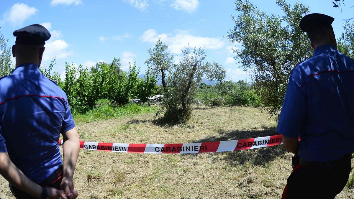 Vercelli, ultraleggero precipita e prende fuoco: morti padre e figlia