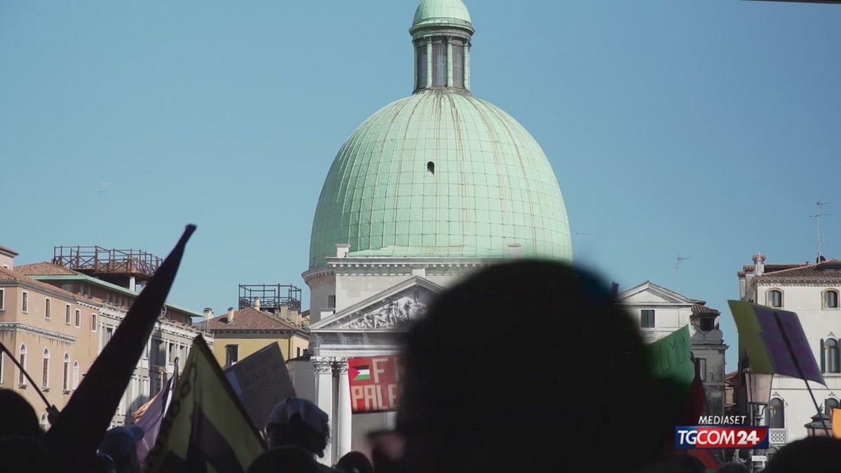 da verdone a servillo no alla censura per gli attori butler e gadot