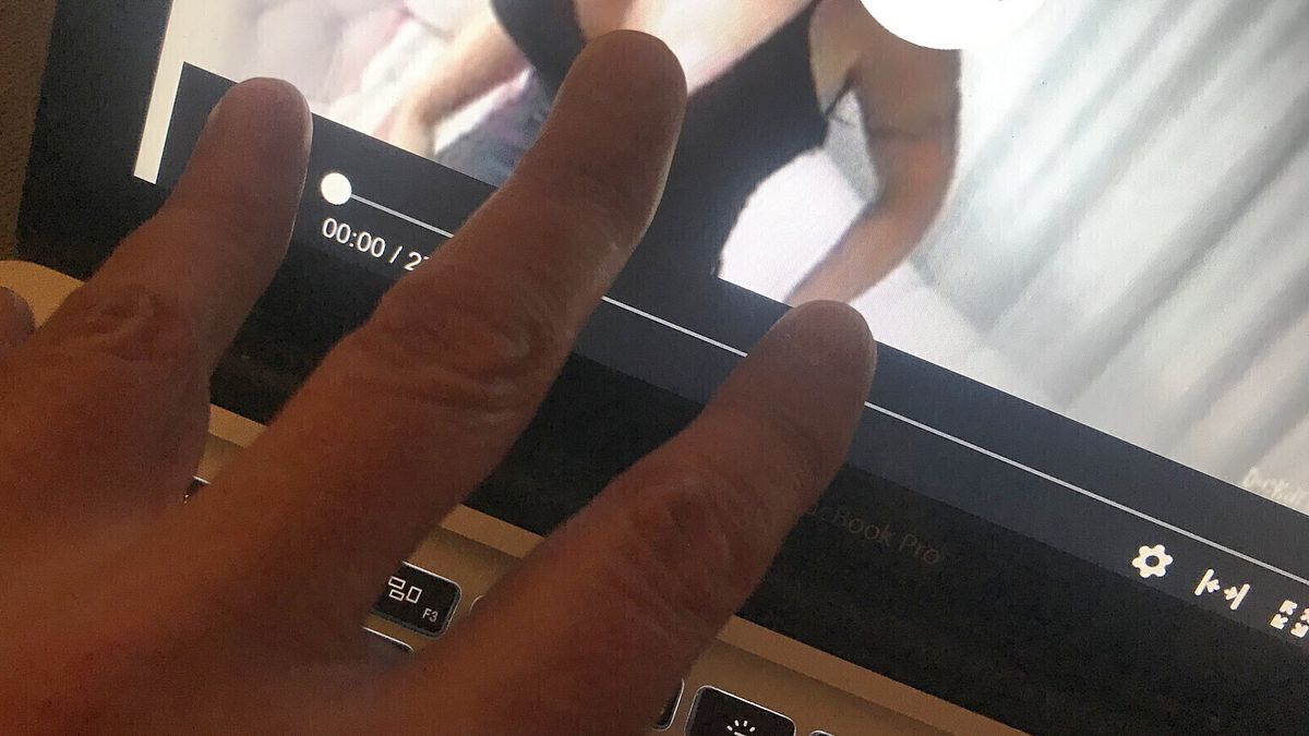 Sito sessista, il tariffario per far cancellare le foto | Il racconto di una vittima: "Pagato 2mila euro"