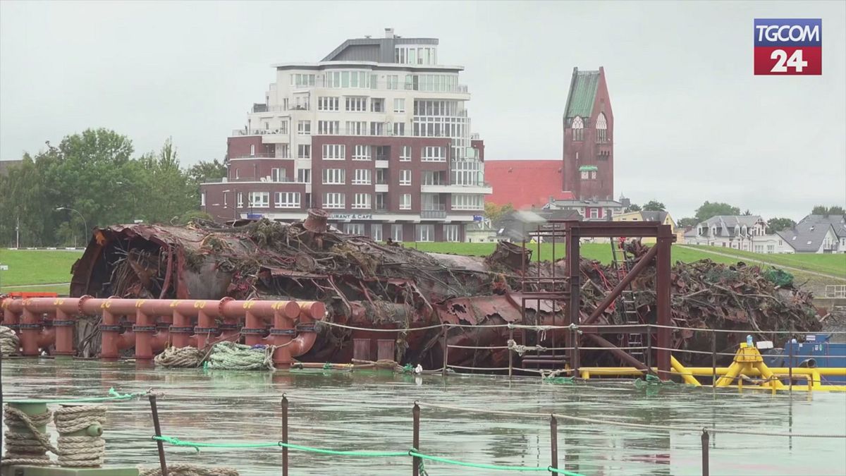 recuperato dal mare del nord un sottomarino del 1919 il relitto si spezza durante il salvataggio