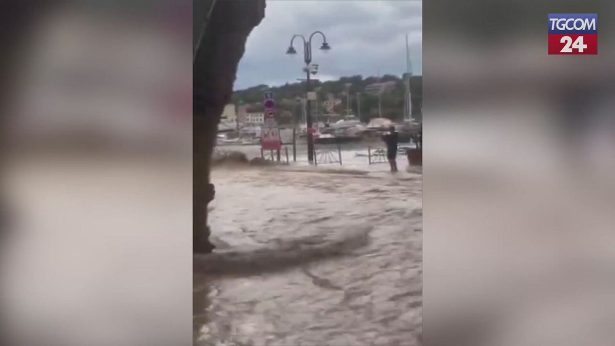 Francia, Marsiglia colpita da una violenta alluvione: strade sommerse e trasporti in tilt
