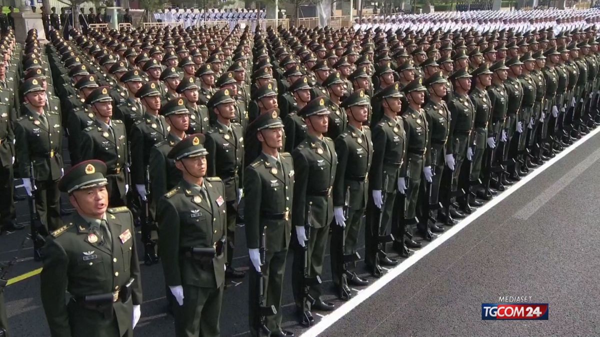 parata della vittoria a pechino xi mostra i muscoli