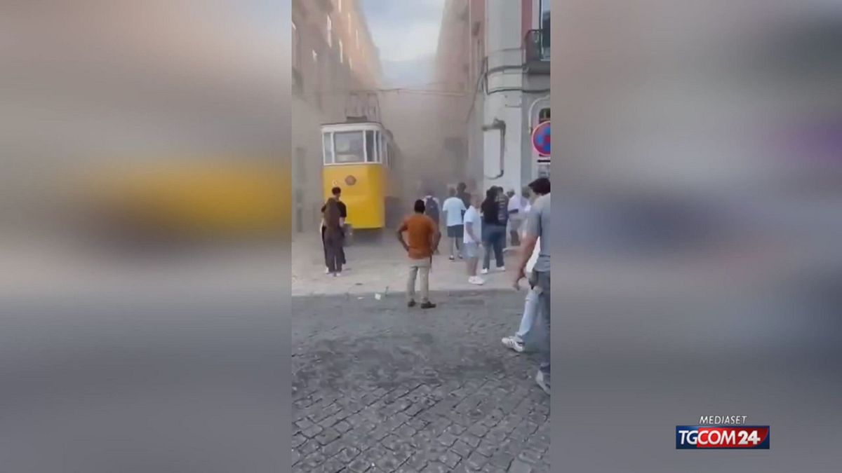 Funicolare deraglia a Lisbona: le prime immagini